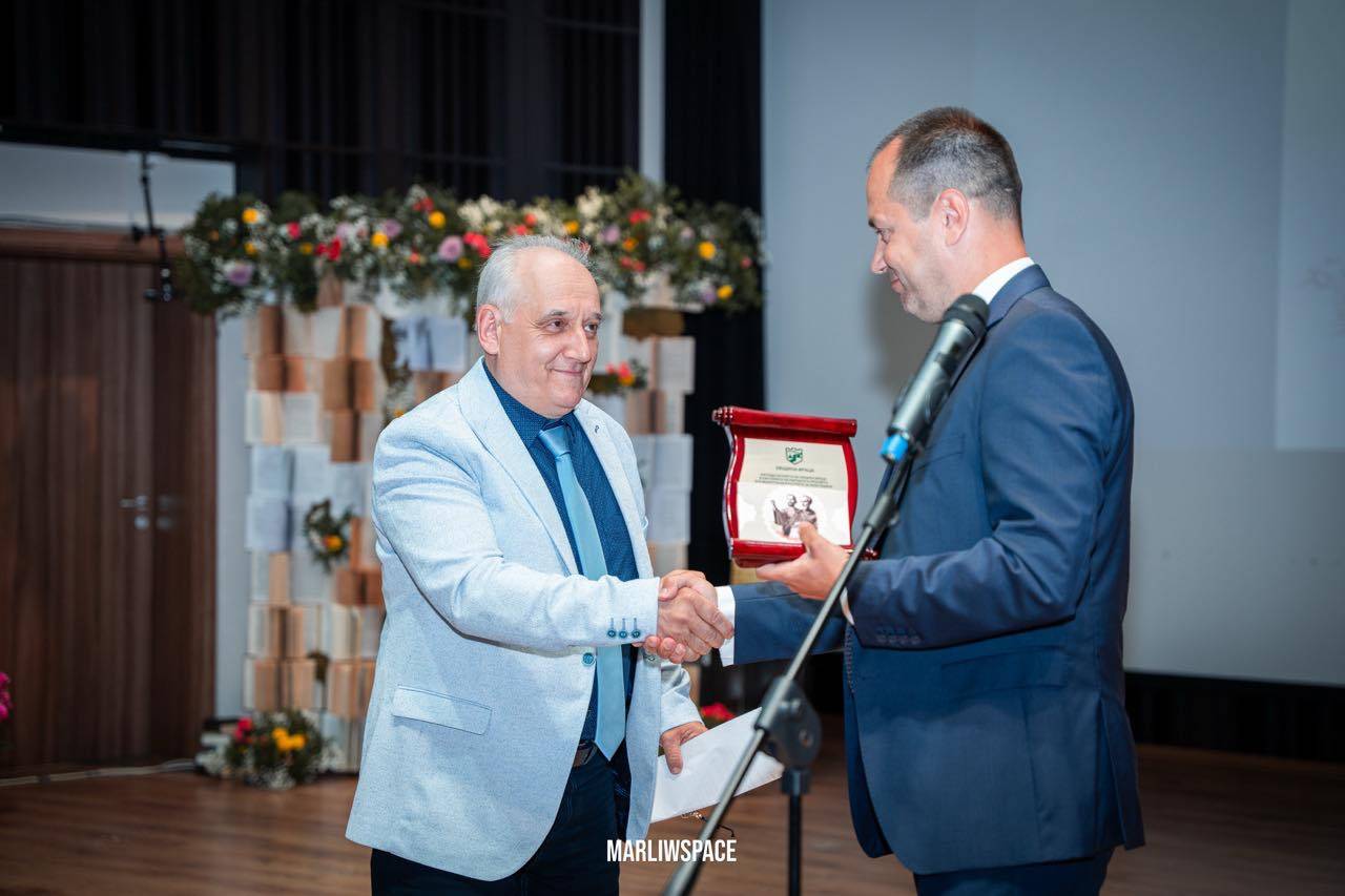 Отличията връчи кметът Калин Каменов